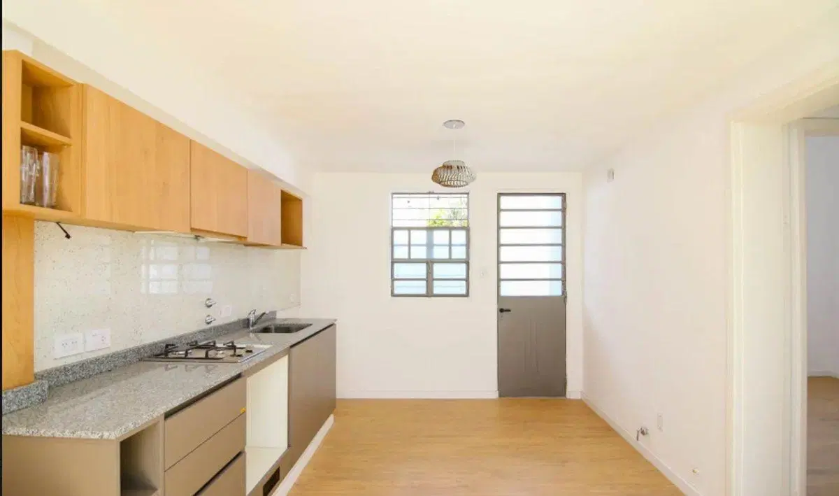 VENTA CASA INTERNA 2 DORM -  B° Constituyentes 3