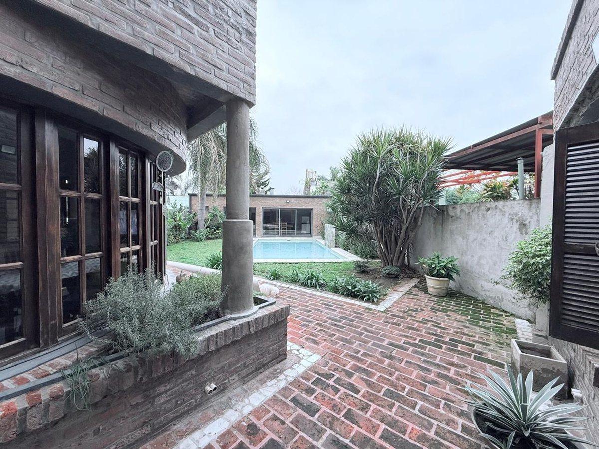 HERMOSA CASA A LA VENTA - S. TOME-3 DORM Y PISCINA