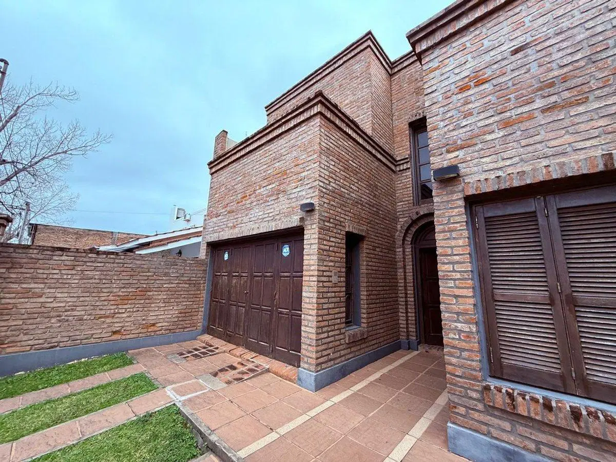 HERMOSA CASA A LA VENTA - S. TOME-3 DORM Y PISCINA 3