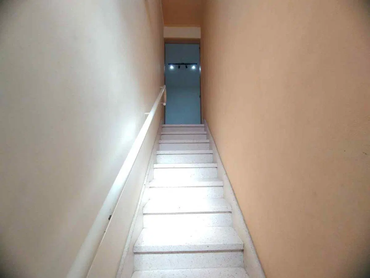 ALQUILA IMPECABLE PLANTA ALTA 4 DORM. - B° SUR 4