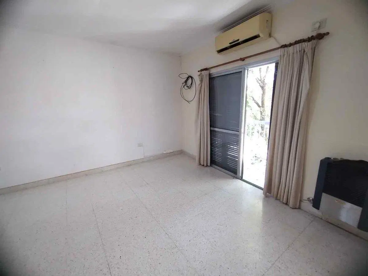 ALQUILA IMPECABLE PLANTA ALTA 4 DORM. - B° SUR 2