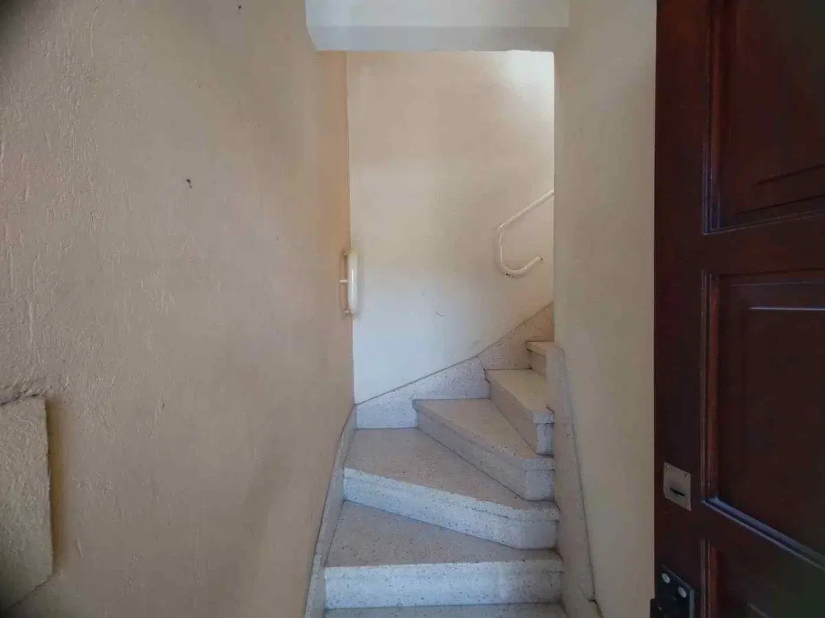 ALQUILA IMPECABLE PLANTA ALTA 4 DORM. - B° SUR 5