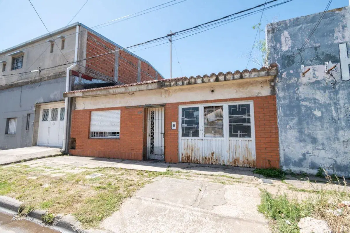 CASA EN VENTA A REFACCIONAR ZONA NORTE 4