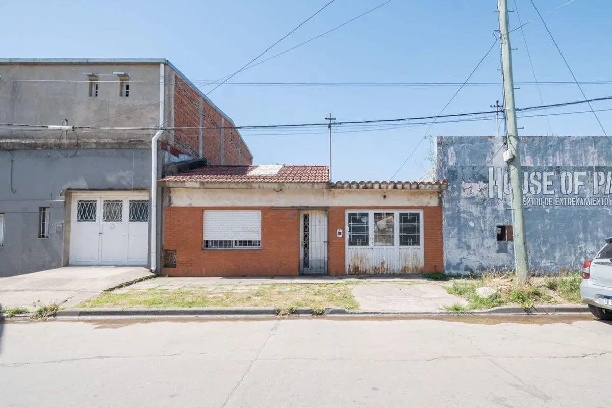 CASA EN VENTA A REFACCIONAR ZONA NORTE 3