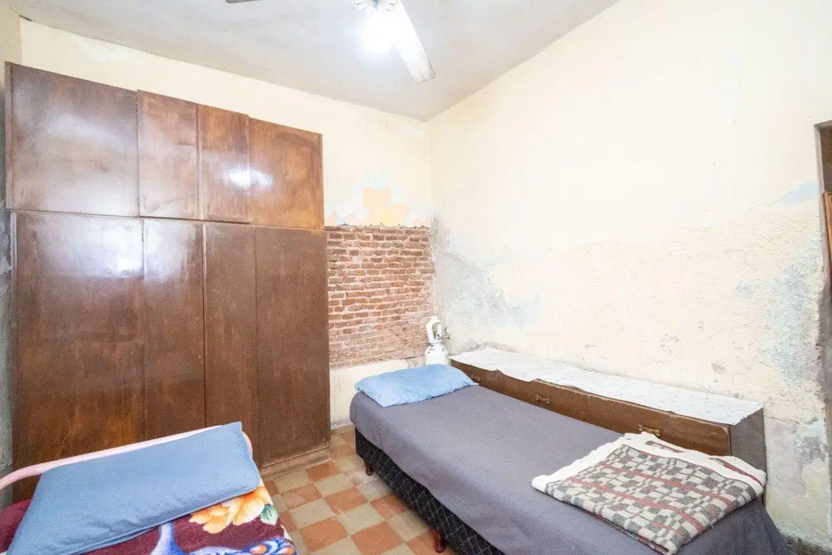CASA EN VENTA A REFACCIONAR ZONA NORTE 5