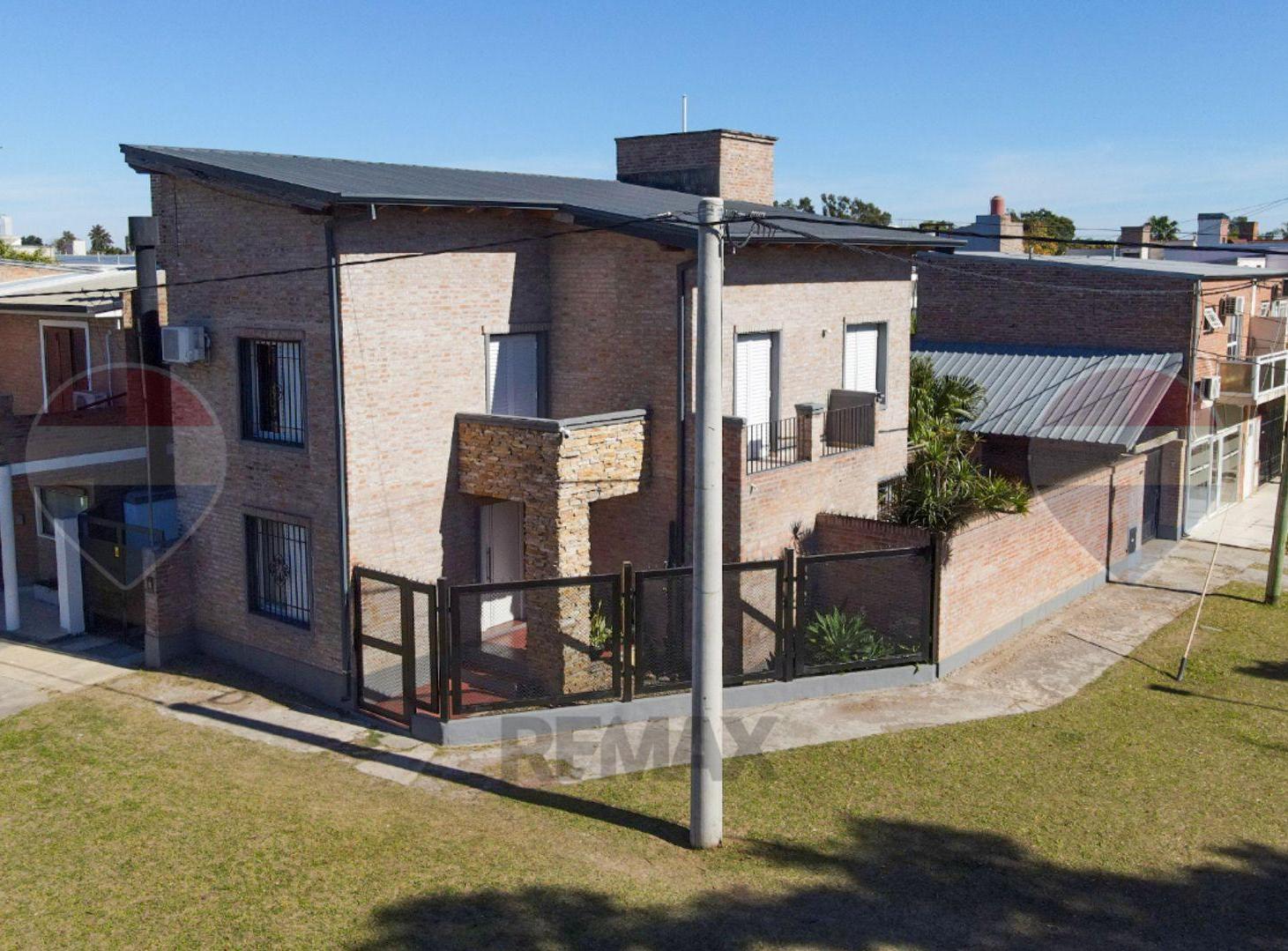 Casa en venta en Santo Tomé. 3 dorm en esquina
