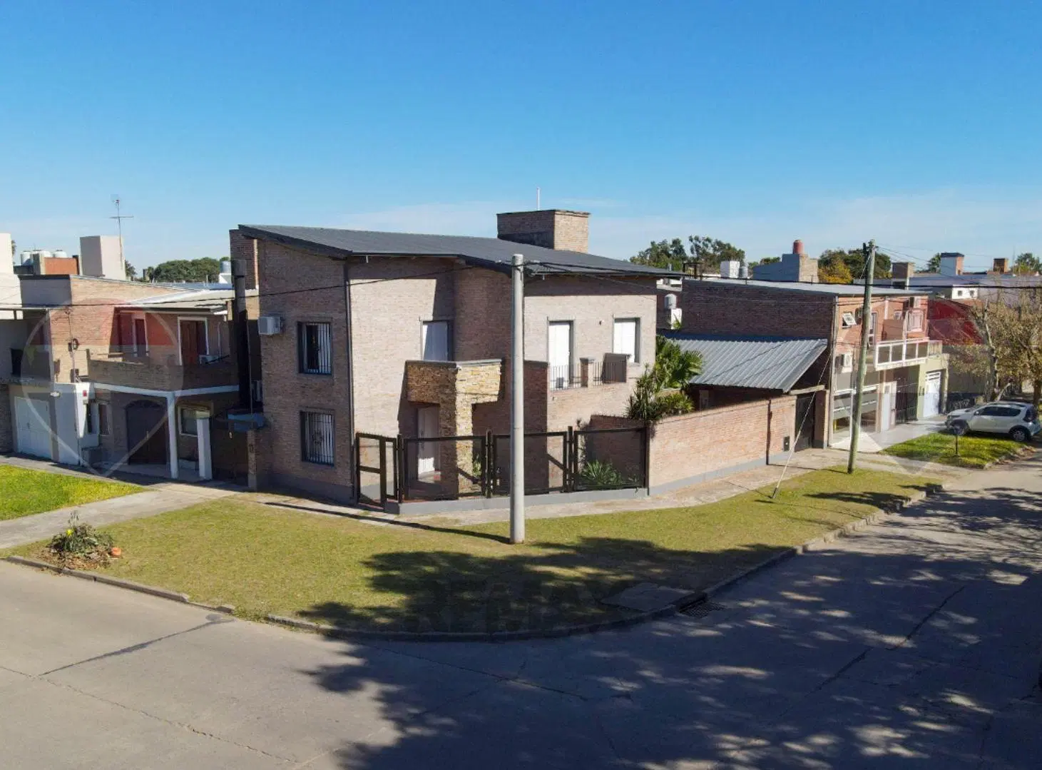 Casa en venta en Santo Tomé. 3 dorm en esquina 4