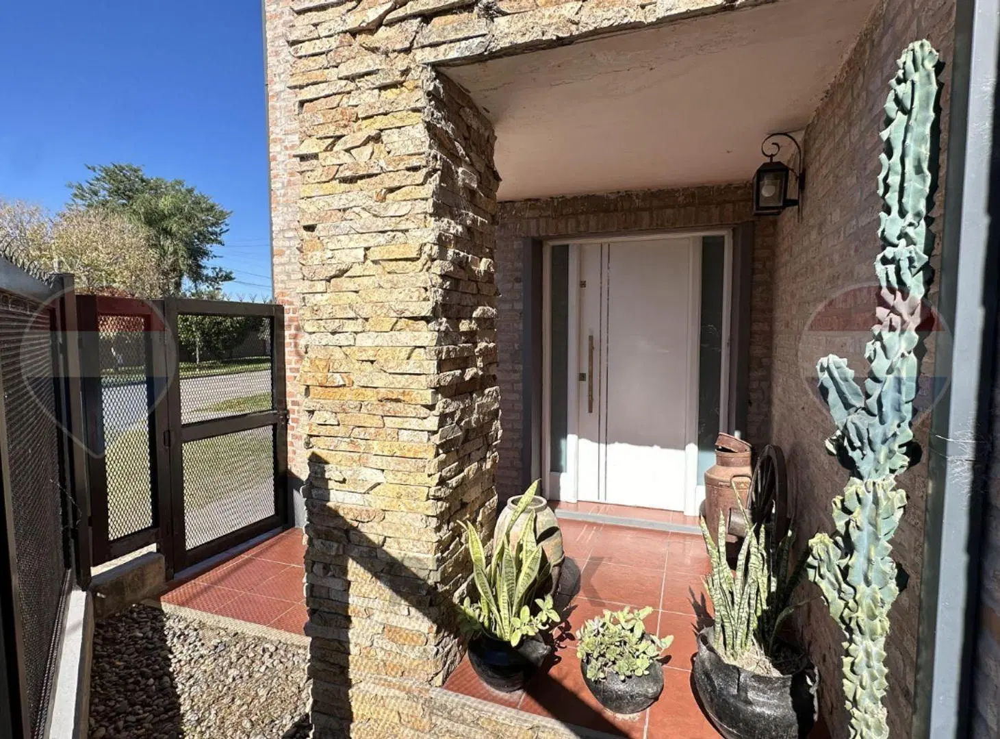 Casa en venta en Santo Tomé. 3 dorm en esquina 8