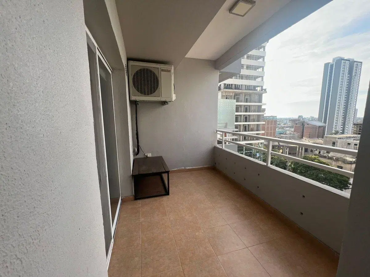 DPTO 2 DORM Y COCHERA BOULEVARD Y SAN LUIS 5
