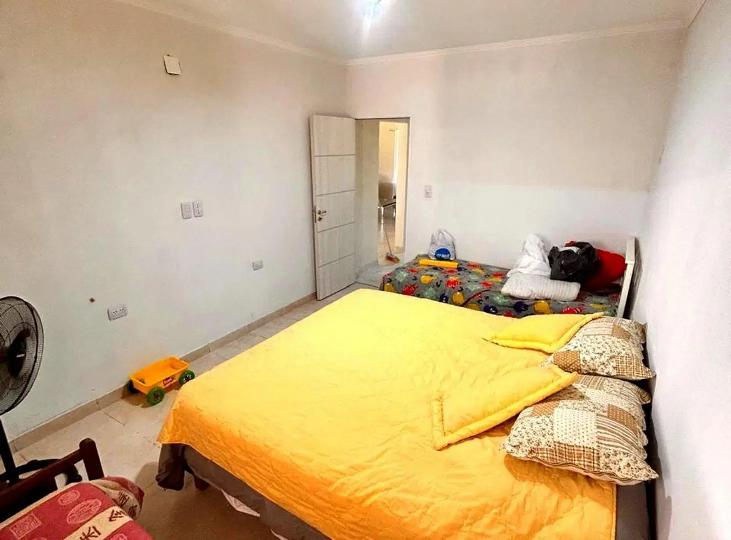 CASA EN VENTA 2 DORM PILETA Y GRAN TERRENO 4