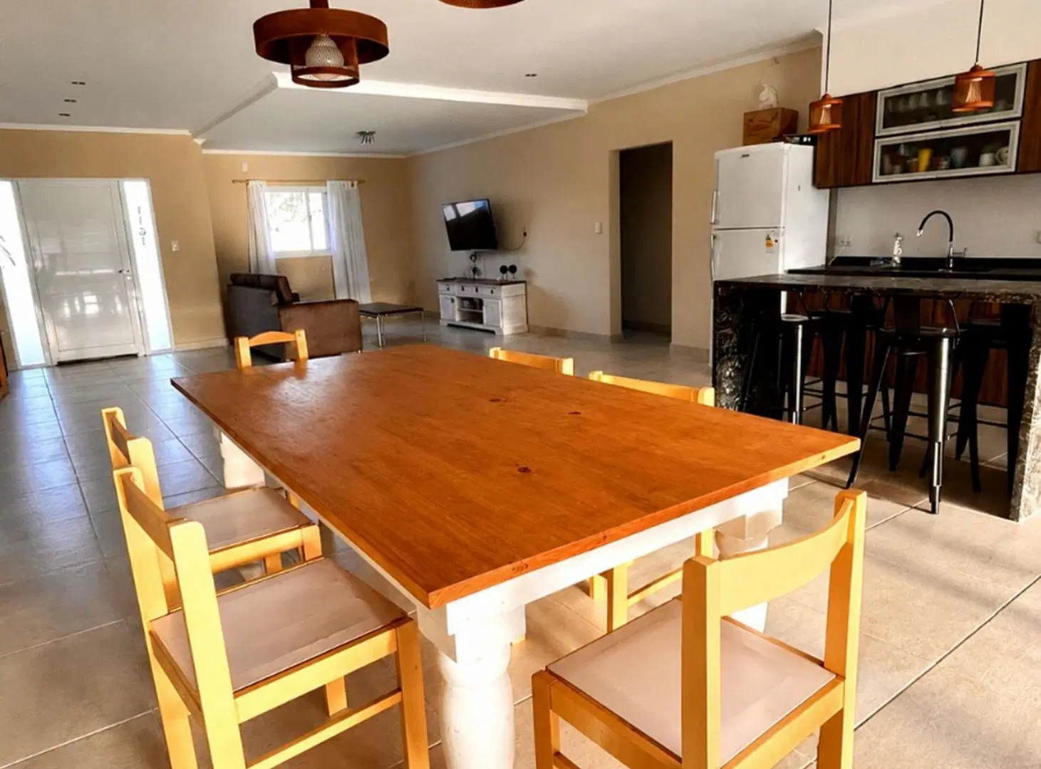 CASA EN VENTA 2 DORM PILETA Y GRAN TERRENO 3