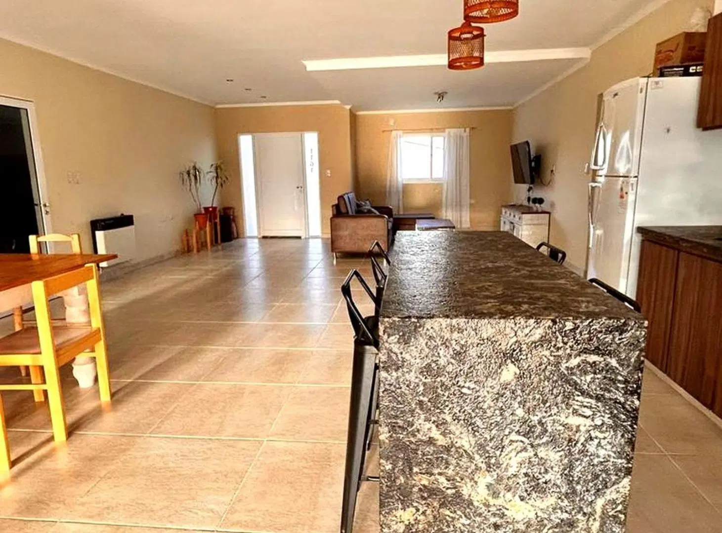 CASA EN VENTA 2 DORM PILETA Y GRAN TERRENO 2