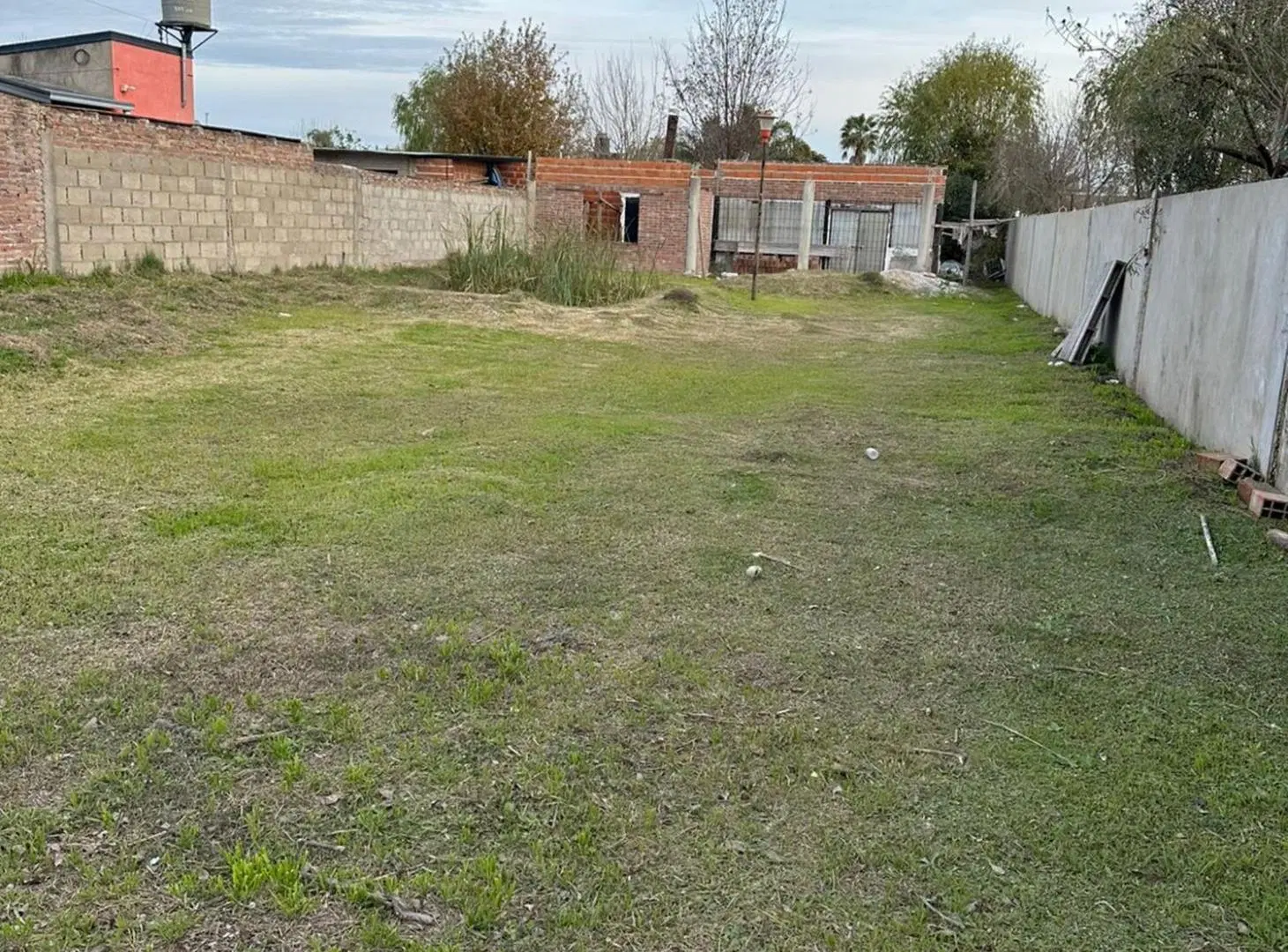 VENTA TERRENO CON CONSTRUCCIÓN EN SAUCE VIEJO 5