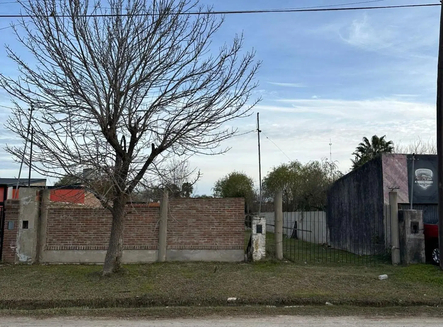 VENTA TERRENO CON CONSTRUCCIÓN EN SAUCE VIEJO 3