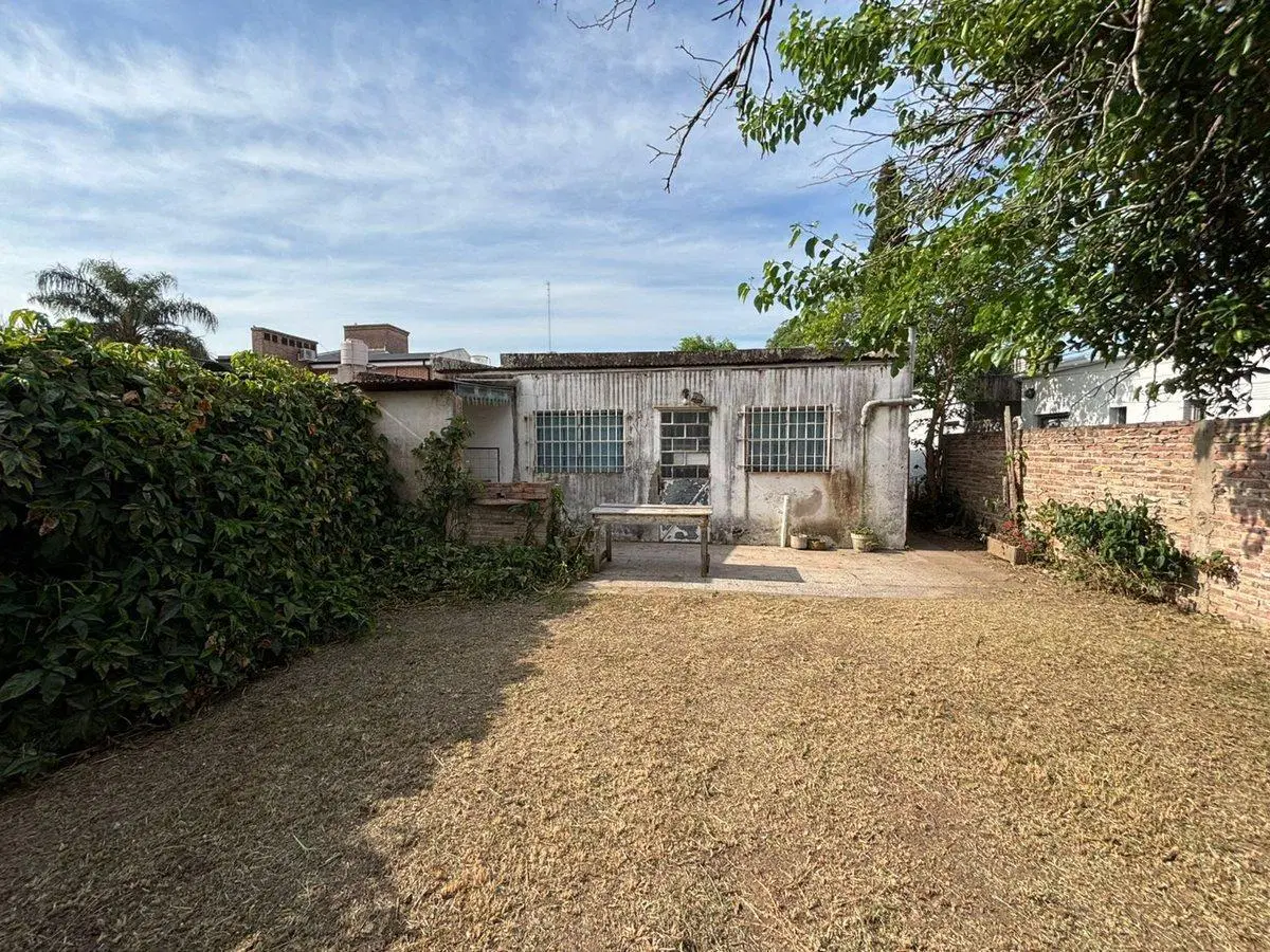 TERRENO CON CASA A DEMOLER EN GUADALUPE ESTE 457m2 4