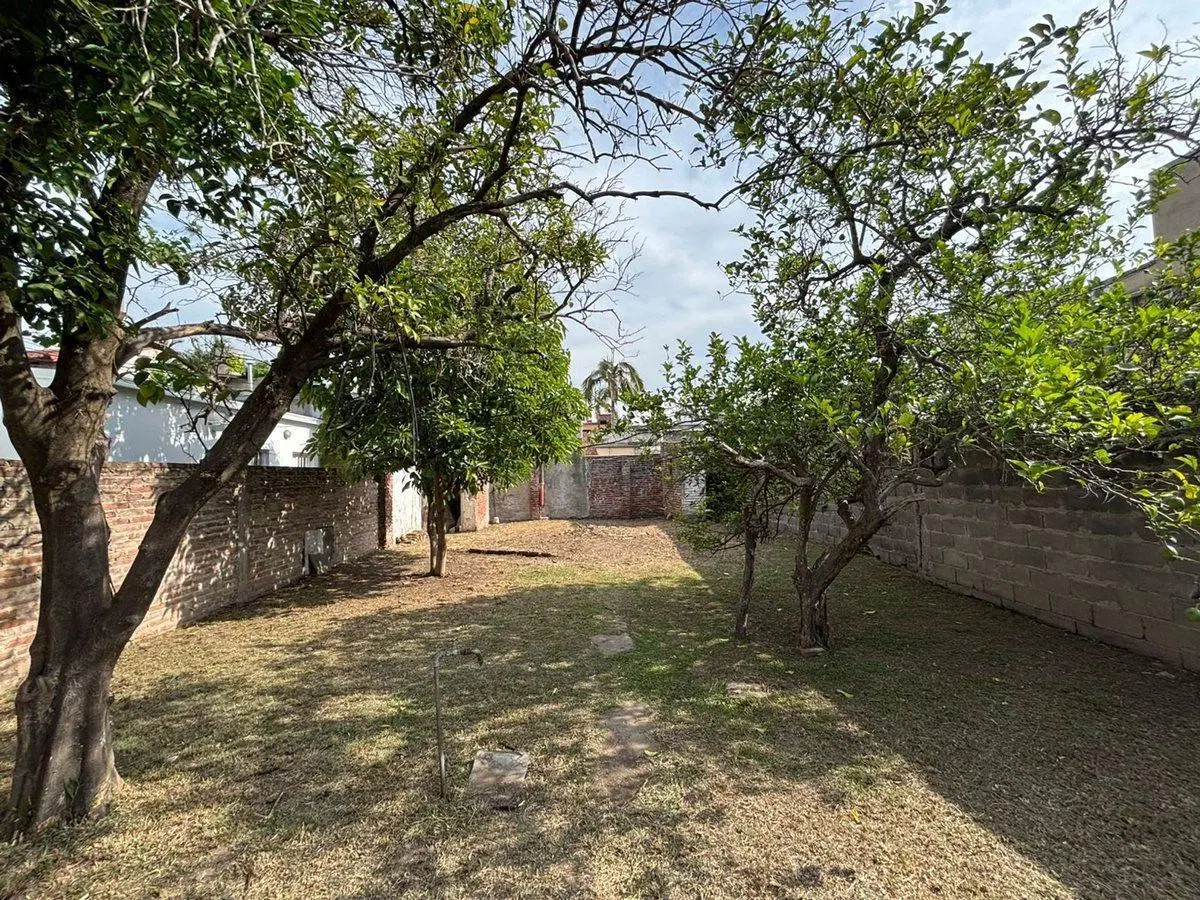 TERRENO CON CASA A DEMOLER EN GUADALUPE ESTE 457m2 3