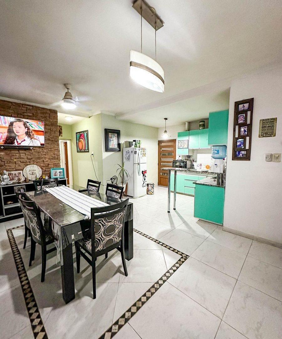 Foto de VENTA CASA 3 DORM C/COCHERA Y PILETA B° SAN MARTÍN, imagen 1