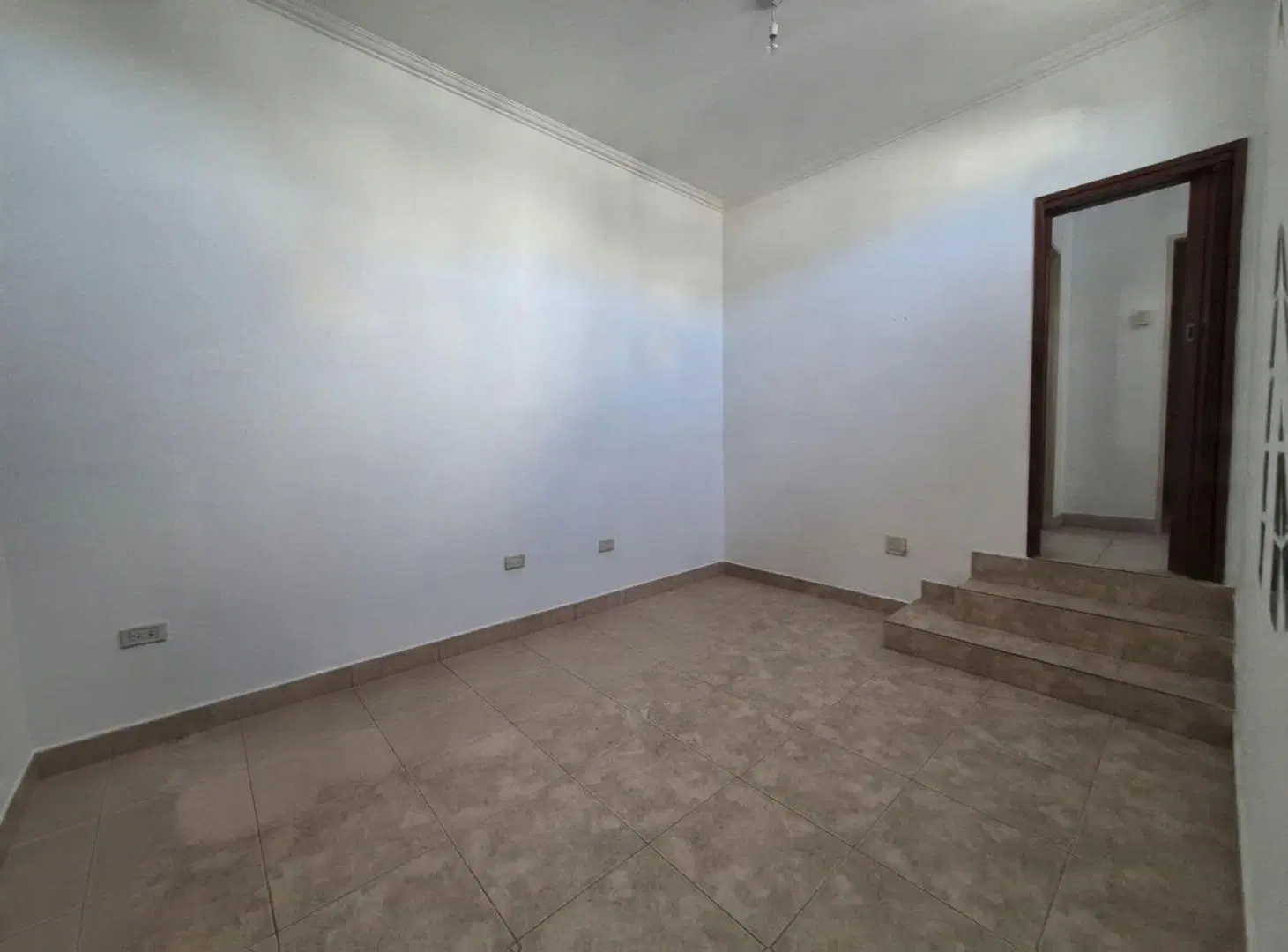 VENTA CASA  4 DORM Y COCHERA 8