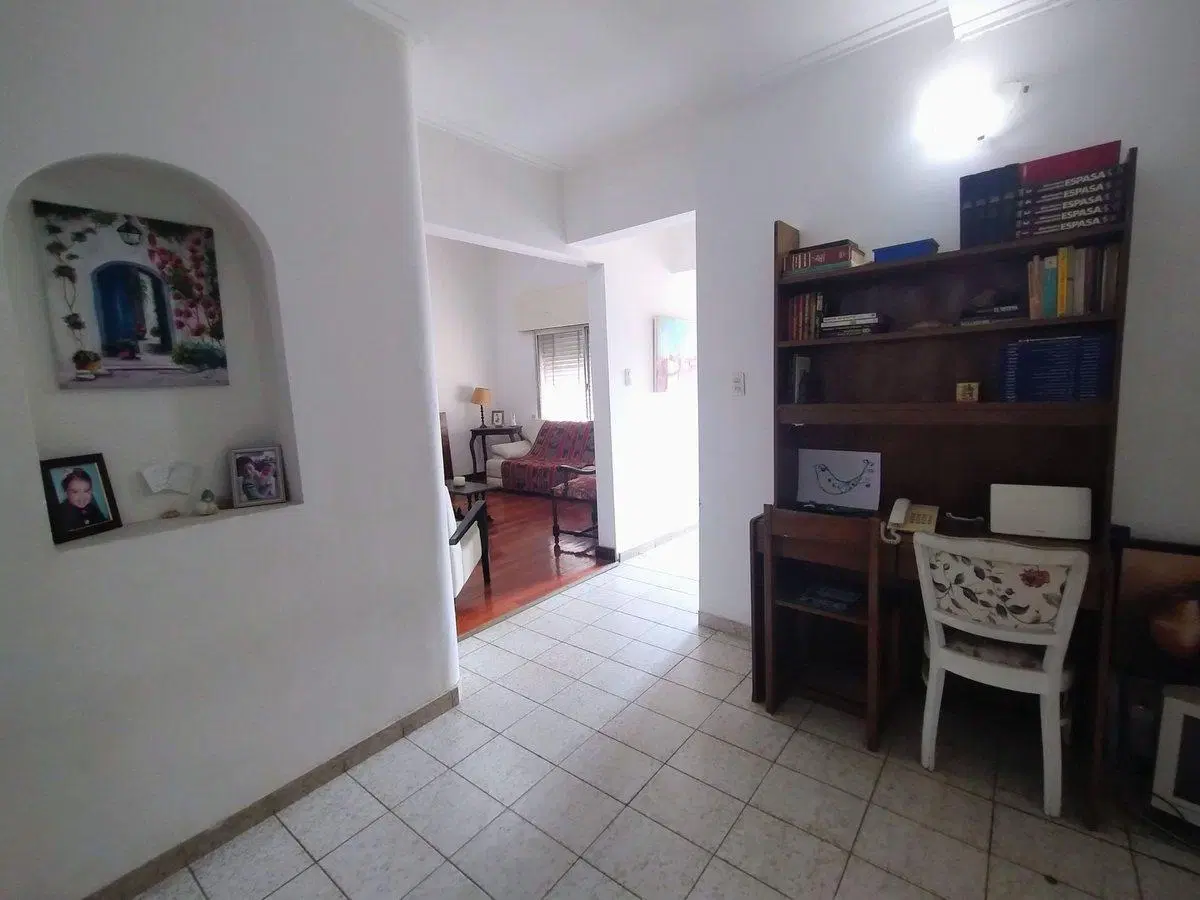 VENTA DE CASA DE 3 DORMITORIOS CON COCH. EN B° SUR 5