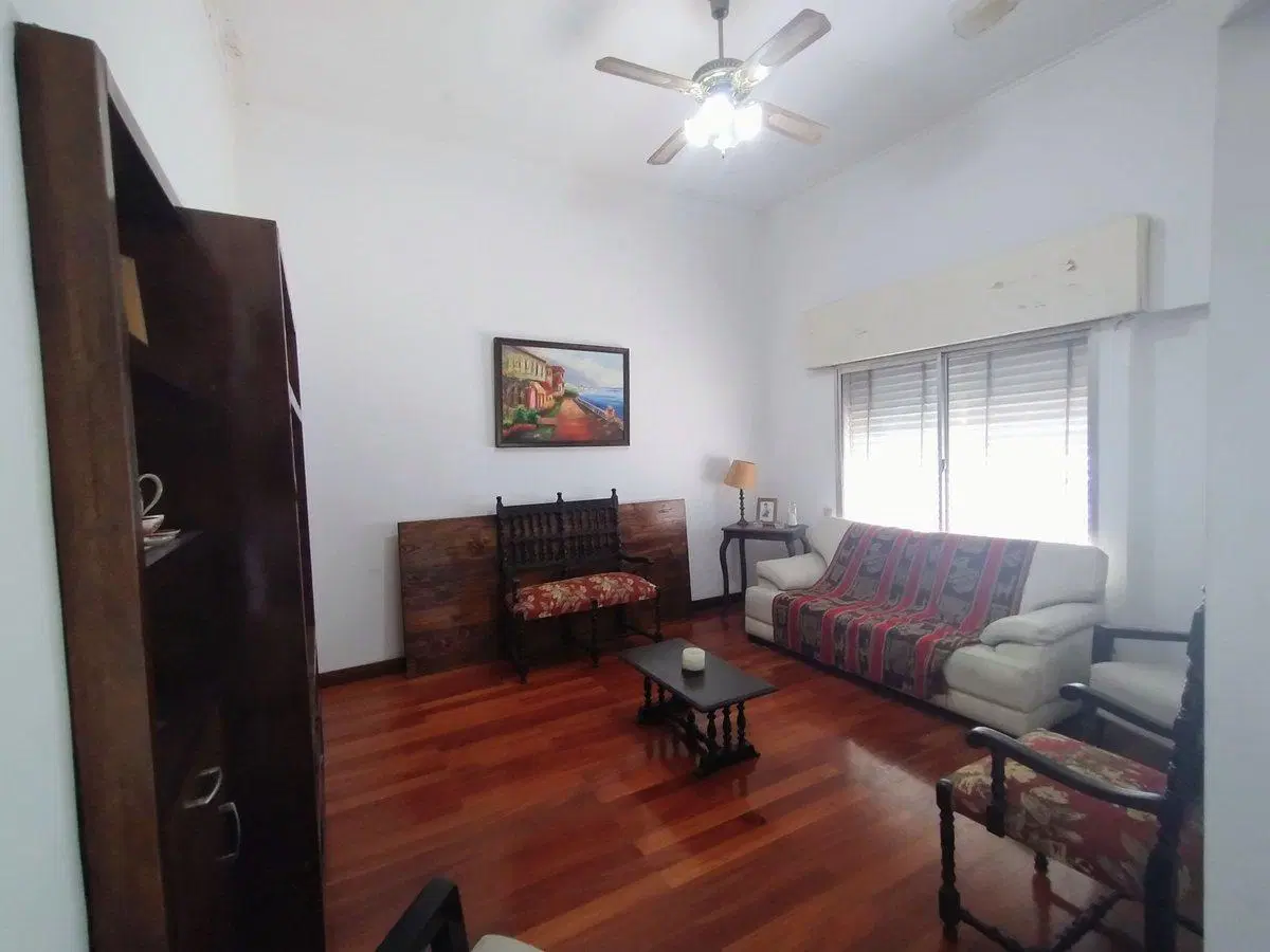 VENTA DE CASA DE 3 DORMITORIOS CON COCH. EN B° SUR 8