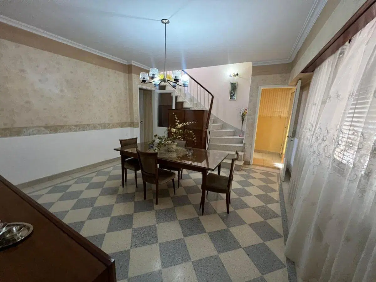 Venta | Casa 4 dormitorios y patio en Barrio Roma 5