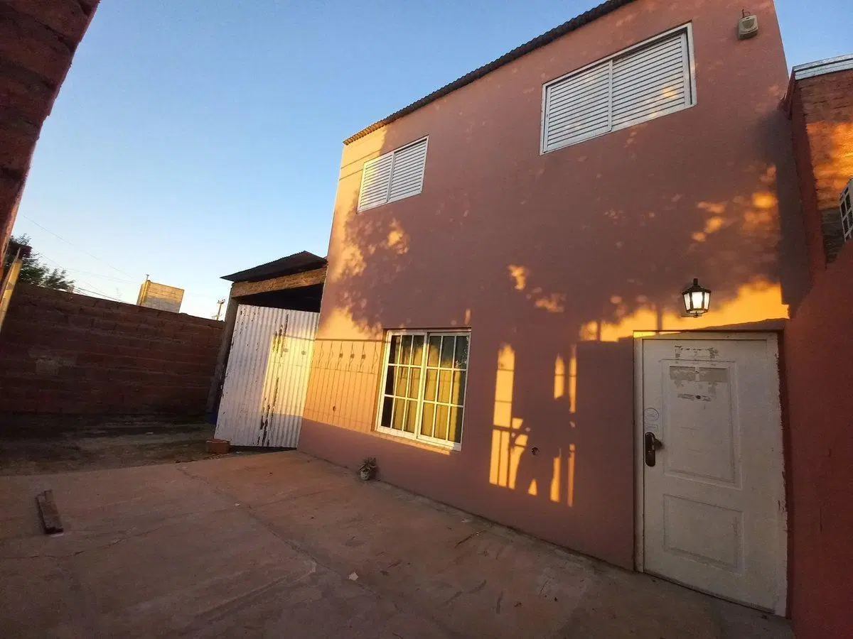 VENTA CASA C/ LOCAL FRENTE A PLAZA -ÁNGEL GALLARDO 4