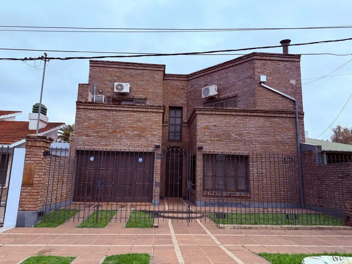 HERMOSA CASA A LA VENTA - S. TOME-3 DORM Y PISCINA 8