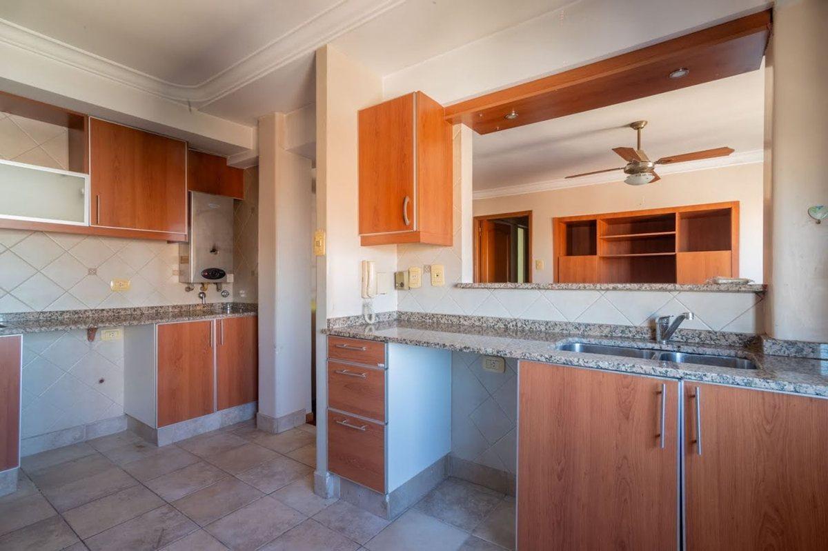 Foto de VENTA PISO 3 DORM. B° CONSTITUYENTES CON COCHERA, imagen 2