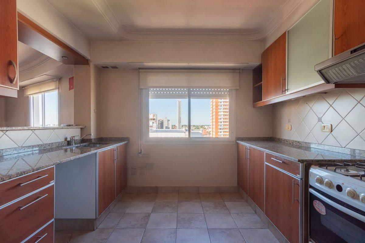 Foto de VENTA PISO 3 DORM. B° CONSTITUYENTES CON COCHERA, imagen 5