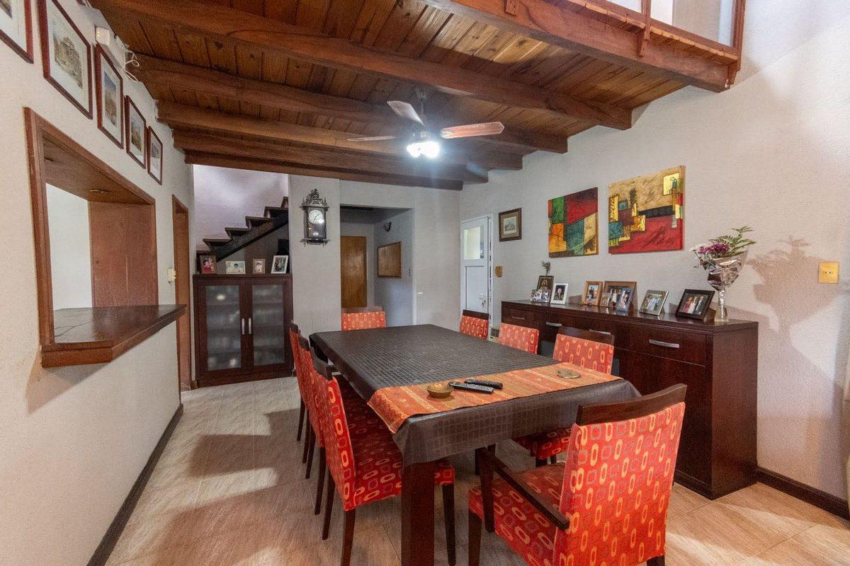 Foto de VENTA EN LA TATENGUITA-4 DORM-PISCINA-QUINCHO, imagen 5