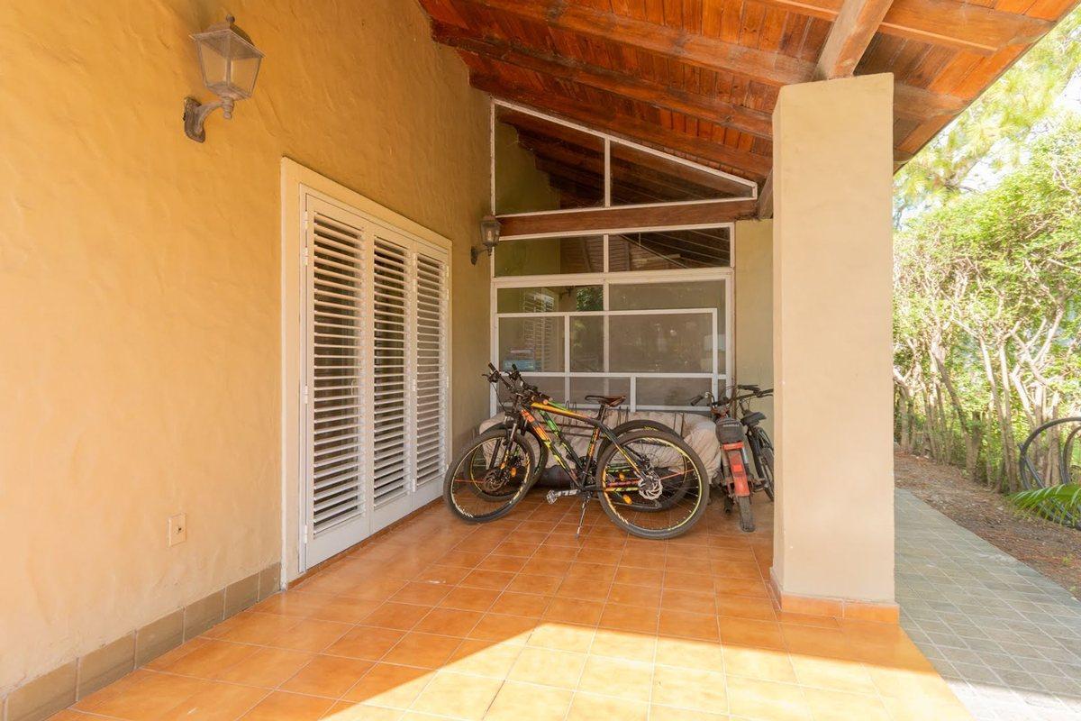 Foto de VENTA EN LA TATENGUITA-4 DORM-PISCINA-QUINCHO, imagen 1
