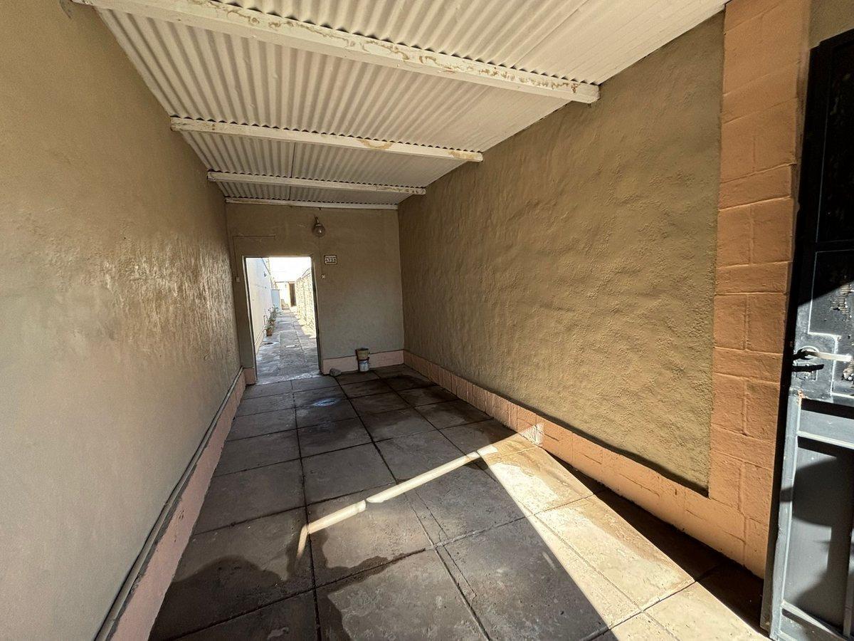 Foto de INTERNO UNICO CON COCHERA SOBRE AVENIDA, imagen 1