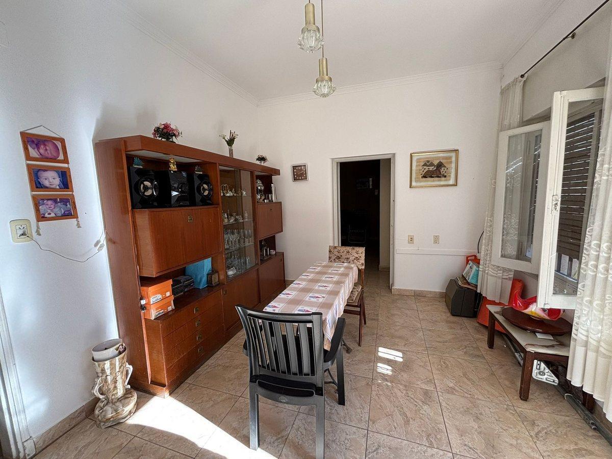 Foto de INTERNO UNICO CON COCHERA SOBRE AVENIDA, imagen 2