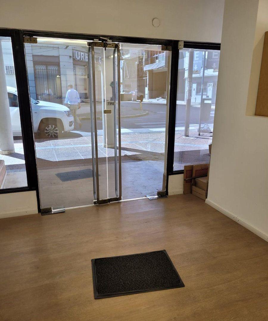 Foto de LOCAL COMERCIAL/OFICINAS EN MICROCENTRO, imagen 2