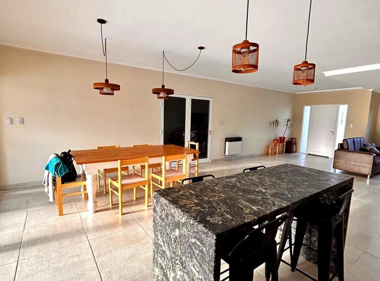Foto de CASA EN VENTA 2 DORM PILETA Y GRAN TERRENO, imagen 2