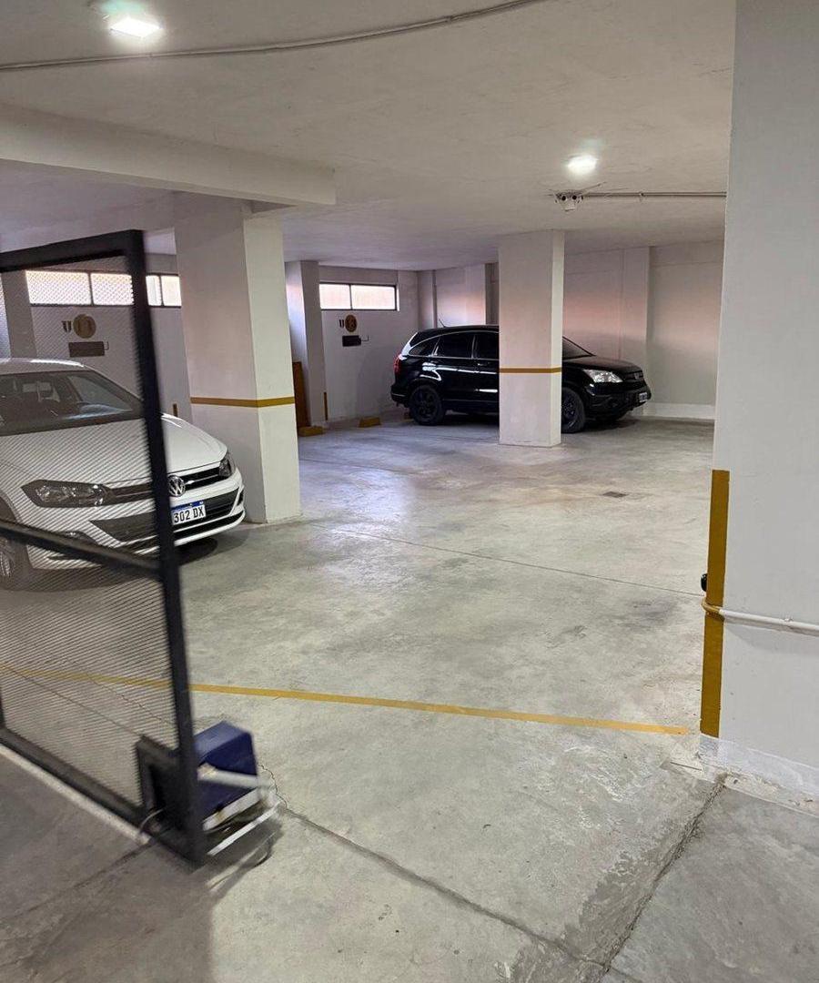 Foto de VENTA COCHERA FRENTE A P. PUEYRREDON TORRE PIAZZA, imagen 2