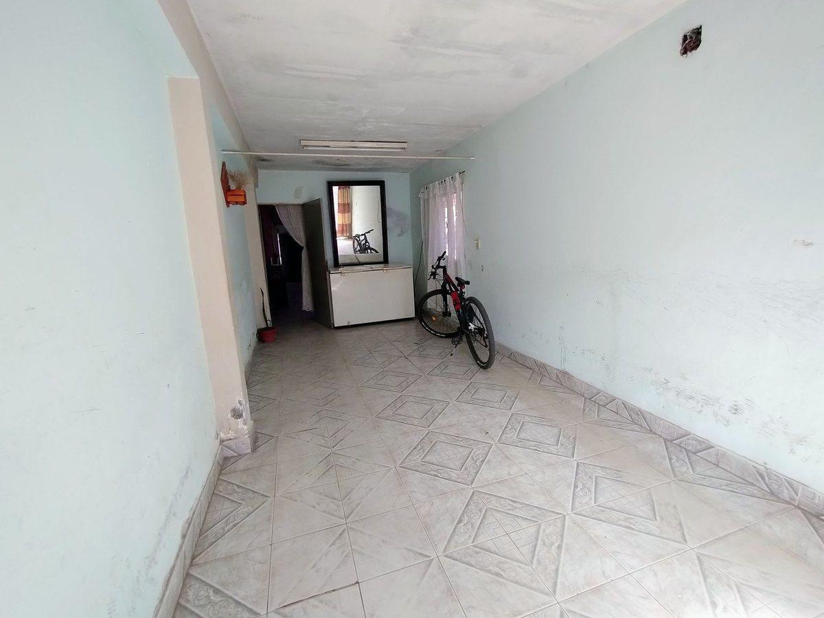 Foto de VENTA CASA CON COCHERA A 1 CUADRA DE BLAS PARERA, imagen 2
