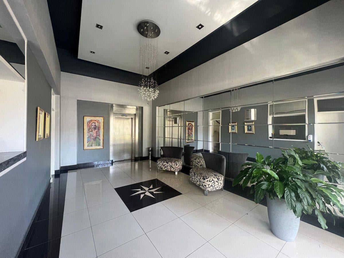 Foto de PISO DE CATEGORIA EN PLENO BOULEVARD GALVEZ, imagen 3