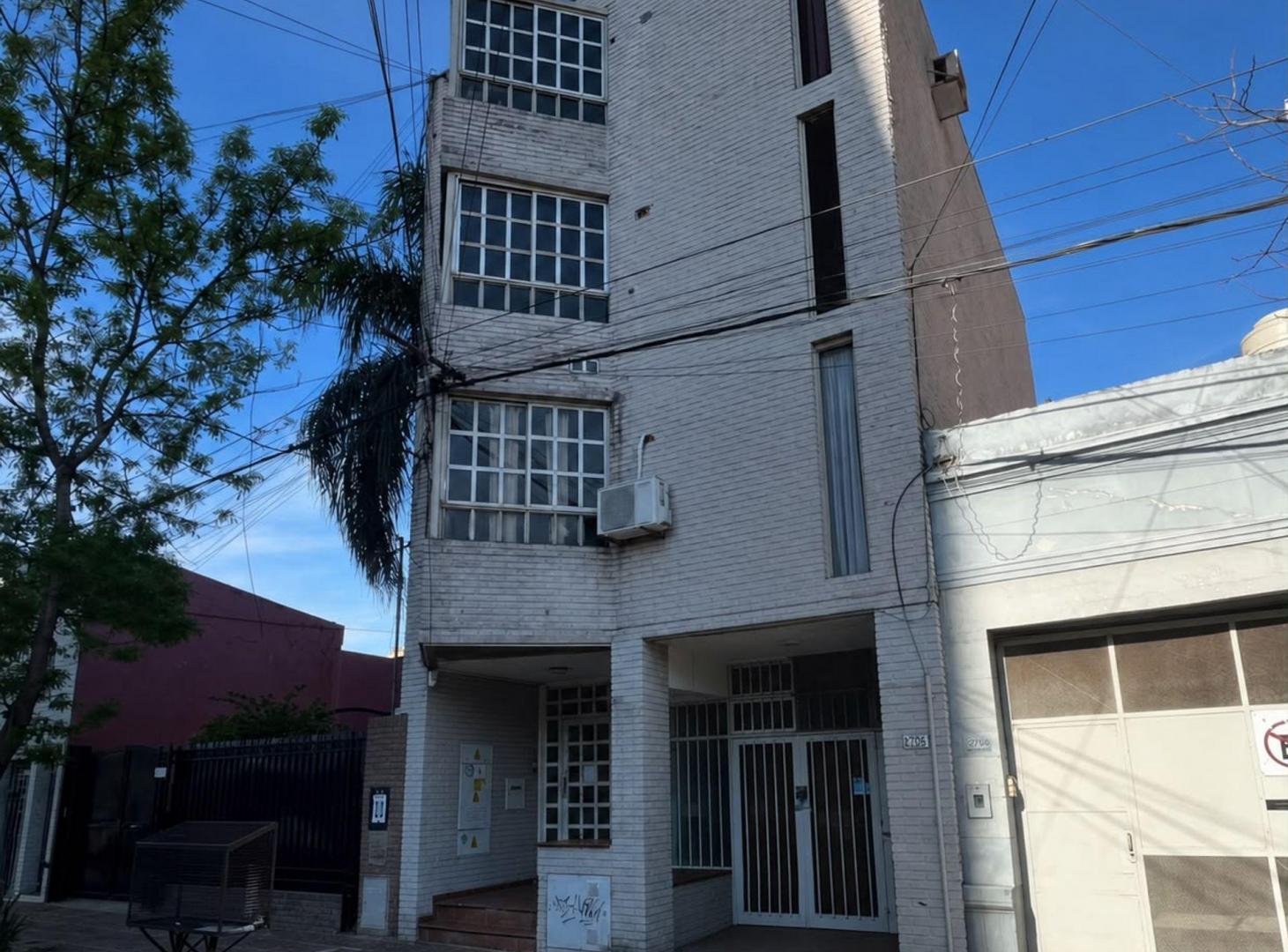 Foto de VENTA LOCAL COMERCIAL CENTRICO, AMPLIO CON PATIO, imagen 1