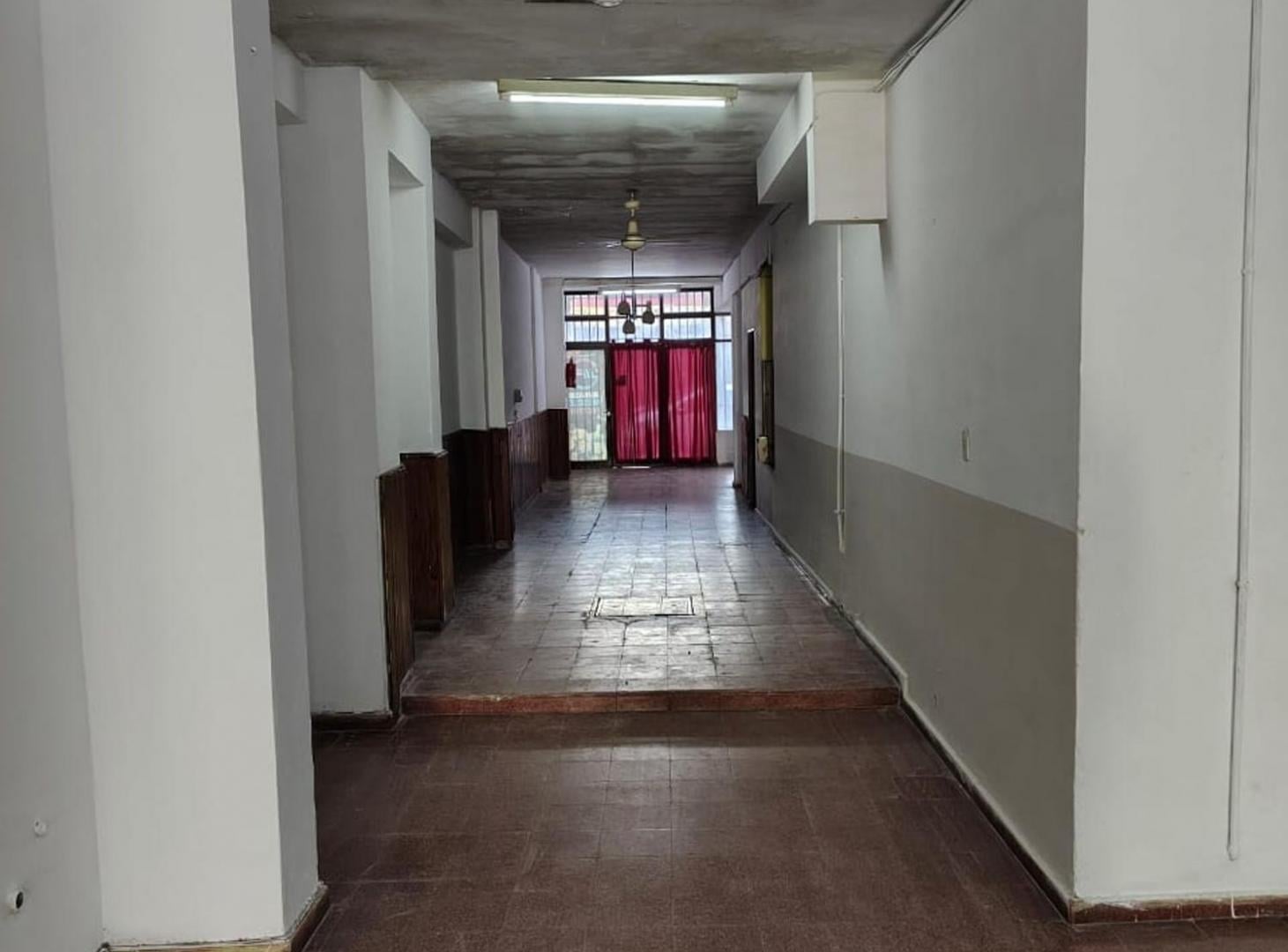 Foto de VENTA LOCAL COMERCIAL CENTRICO, AMPLIO CON PATIO, imagen 3
