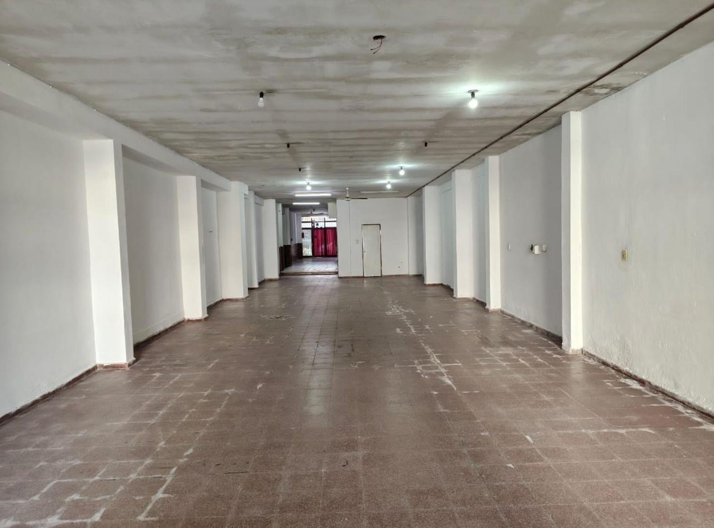 Foto de VENTA LOCAL COMERCIAL CENTRICO, AMPLIO CON PATIO, imagen 4