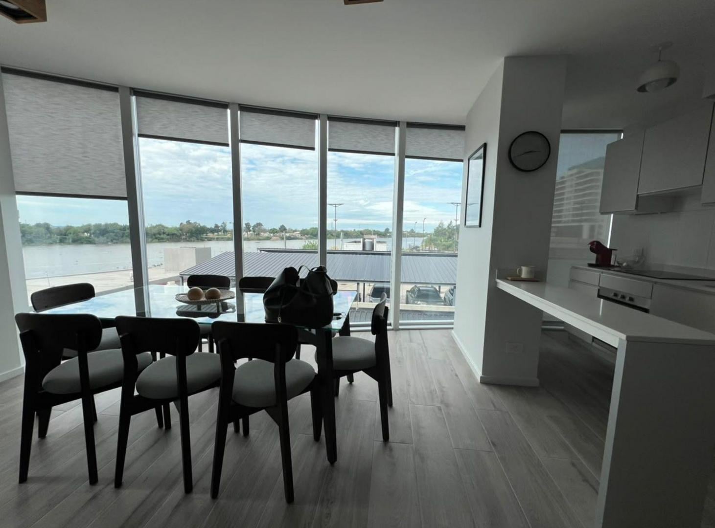 Foto de VENTA 2 DORM AMOBLADO C/COCHERA - AMARRAS CENTER, imagen 2