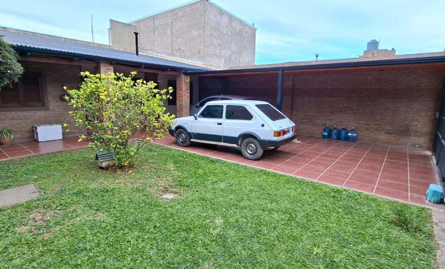 Foto de VENTA CASA 3 DORM, QUINCHO Y PILETA EN PRADERAS, imagen 3
