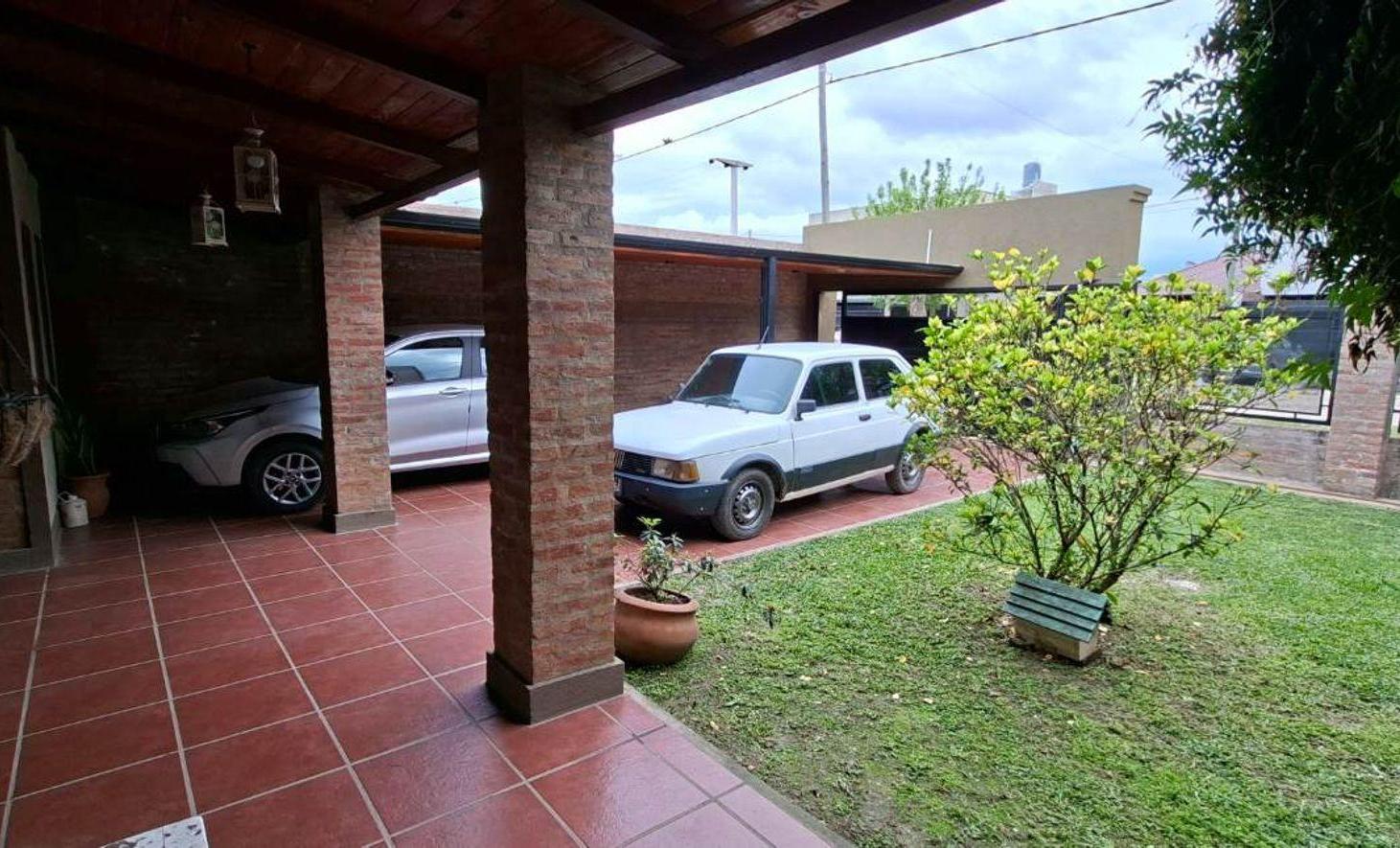 Foto de VENTA CASA 3 DORM, QUINCHO Y PILETA EN PRADERAS, imagen 4