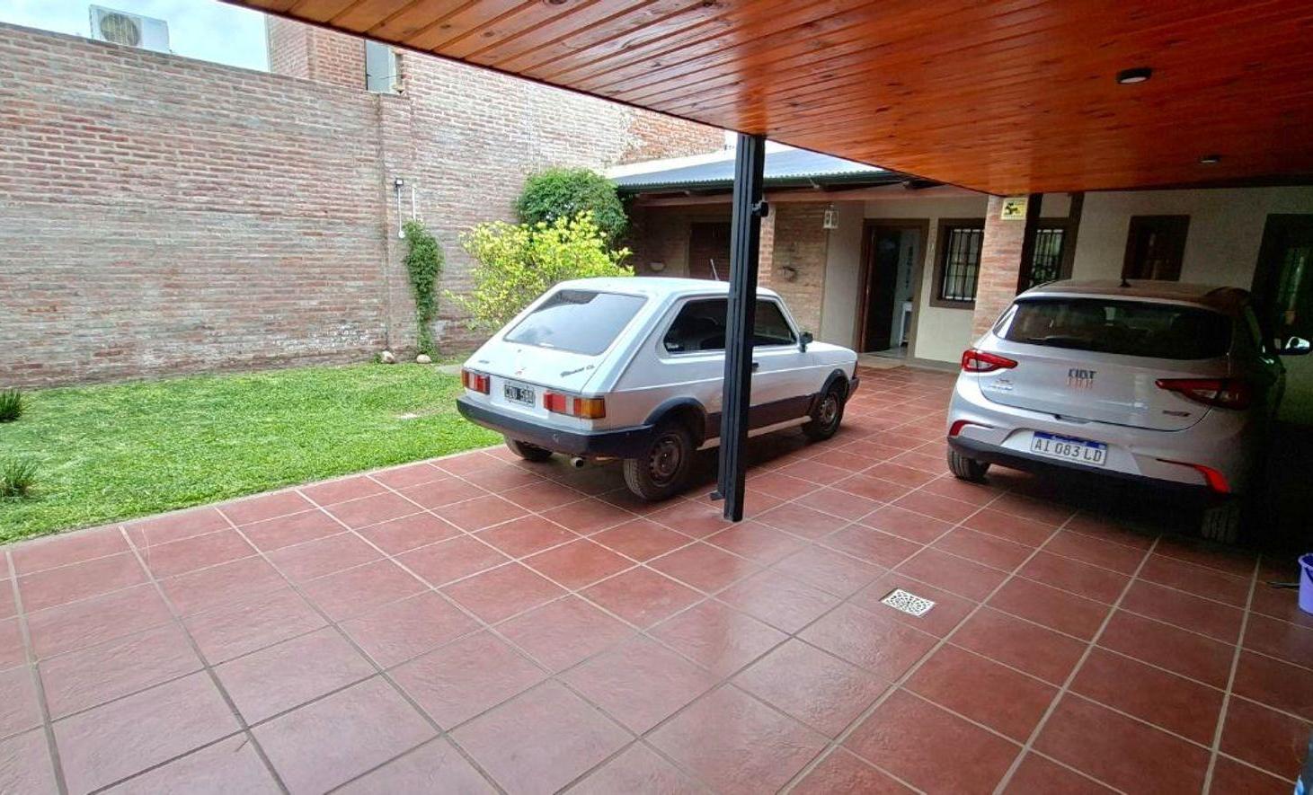 Foto de VENTA CASA 3 DORM, QUINCHO Y PILETA EN PRADERAS, imagen 1