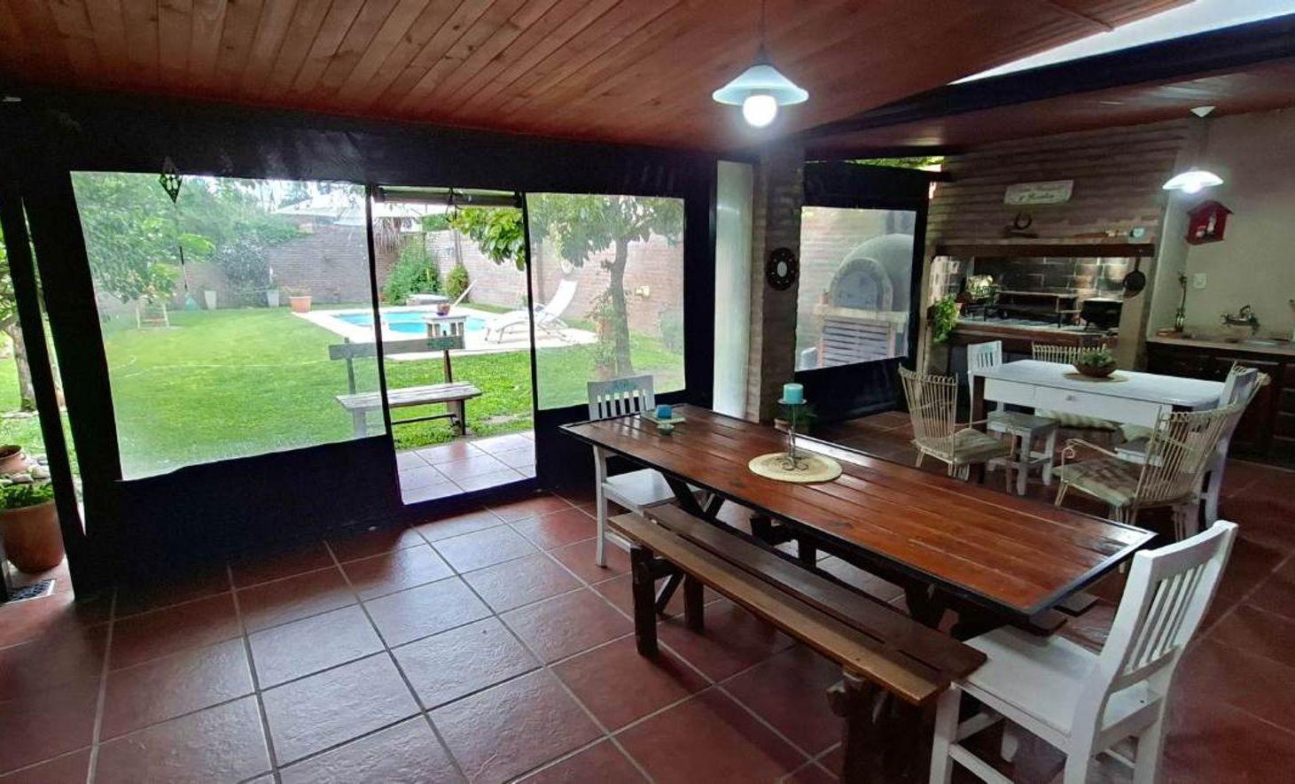 Foto de VENTA CASA 3 DORM, QUINCHO Y PILETA EN PRADERAS, imagen 2