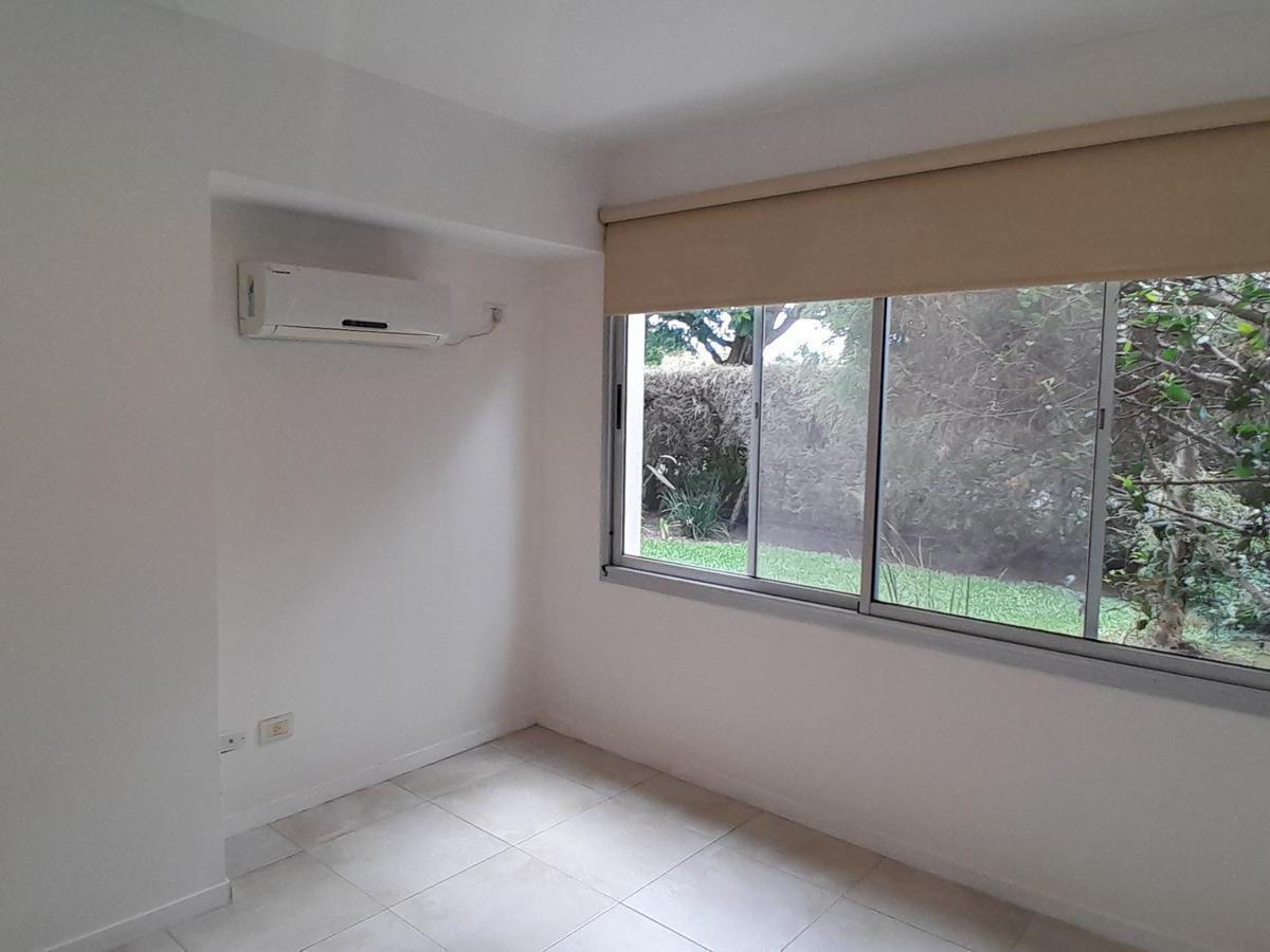 Departamento con jardín de 5 ambientes, en El Reflejo, en la bahía, Nordelta.