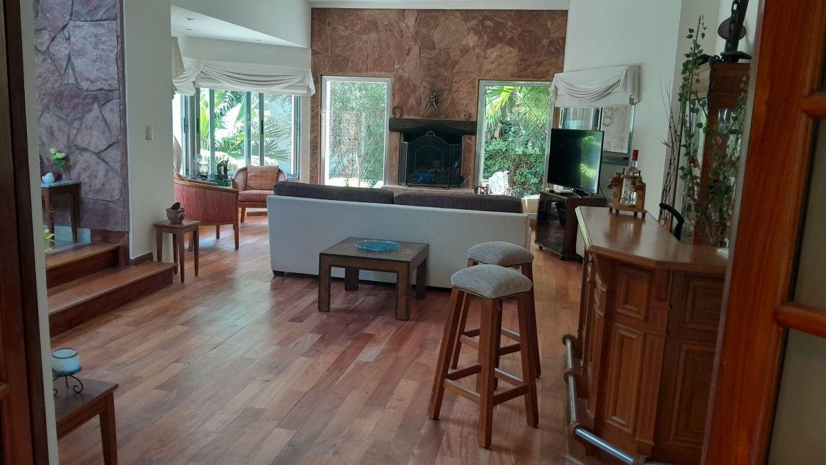 Foto de Gran casa sobre la laguna en El Talar del Lago I, imagen 5