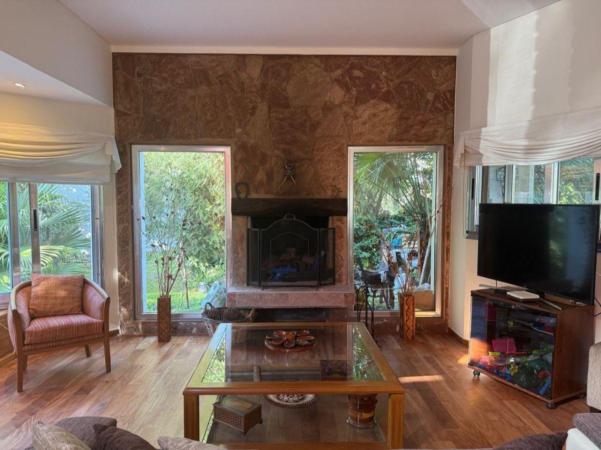 Foto de Gran casa sobre la laguna en El Talar del Lago I, imagen 2