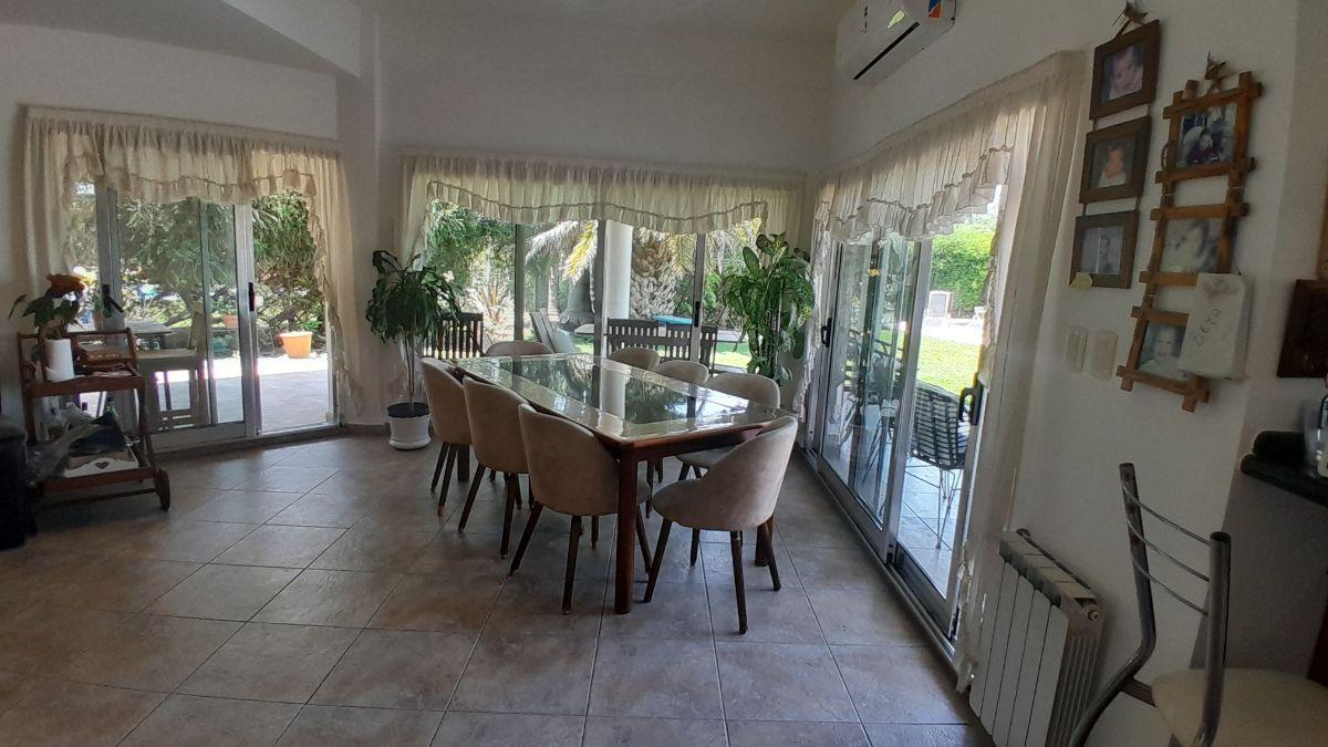 Foto de Gran casa sobre la laguna en El Talar del Lago I, imagen 4